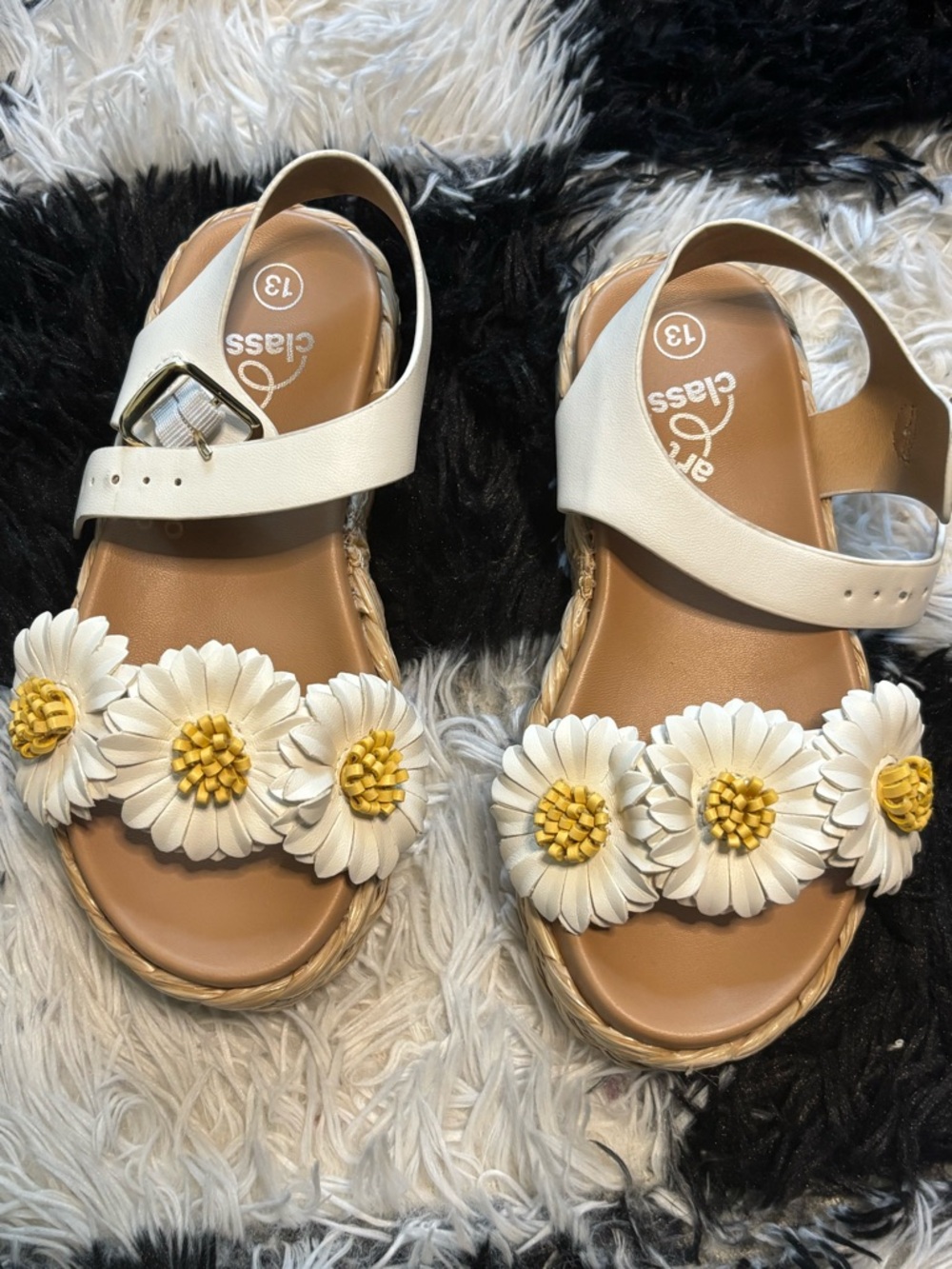 art class White Daisy Toe-Strap Sandals with Yellow Centers